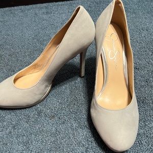 Jessica Simpson size 10 grey pumps